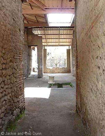 Дом Ларариум (Помпеи)