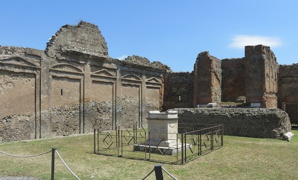 Храм Веспасиана (Форум Помпей)