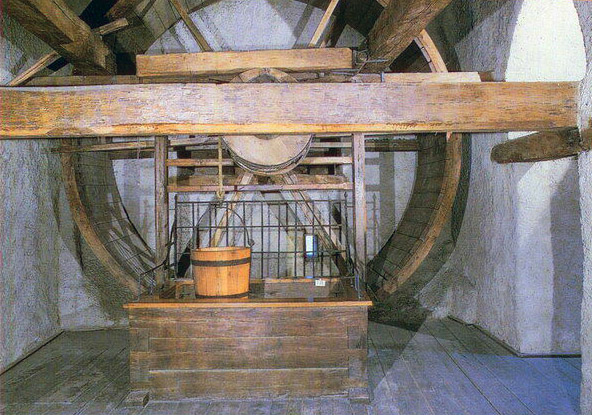 Замок Карлштейн